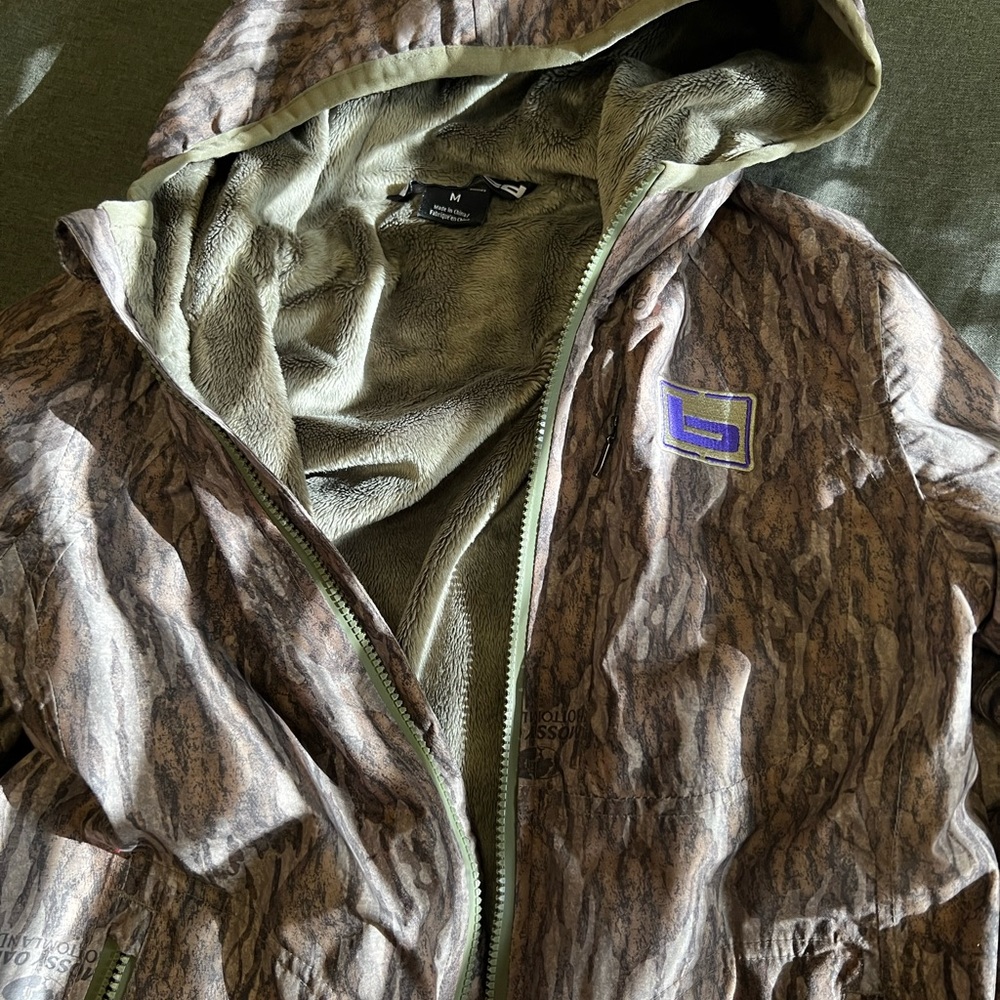 Women’s banded waterproof, bottomland camo jacket.